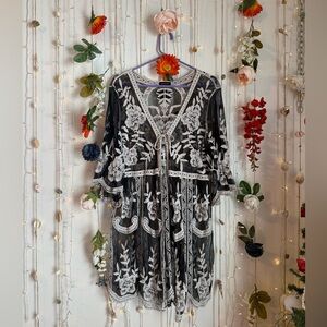 🖤🤍 Ana & Rose Black & White Floral Lace Top 🤍🖤